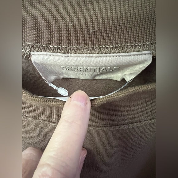 New Fear Of God Essentials Felt Logo Crewneck
Sweatshirt Size Large - Picture 6 of 10